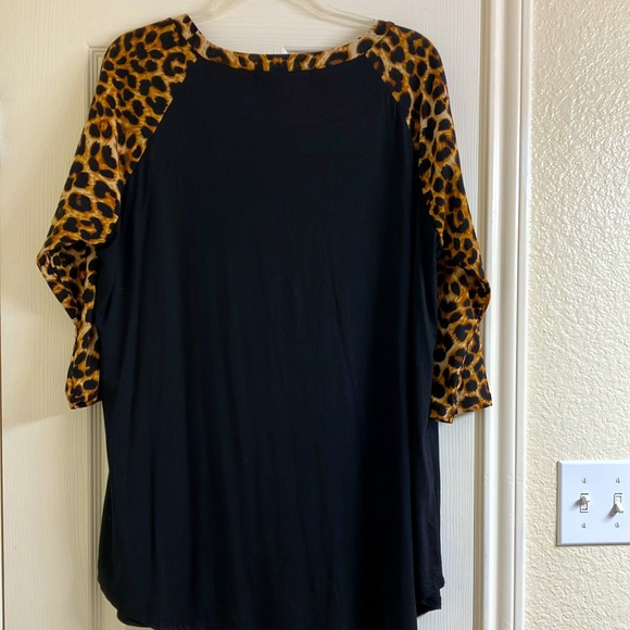 4/$20 Hawthorne blouse - Picture 2 of 4